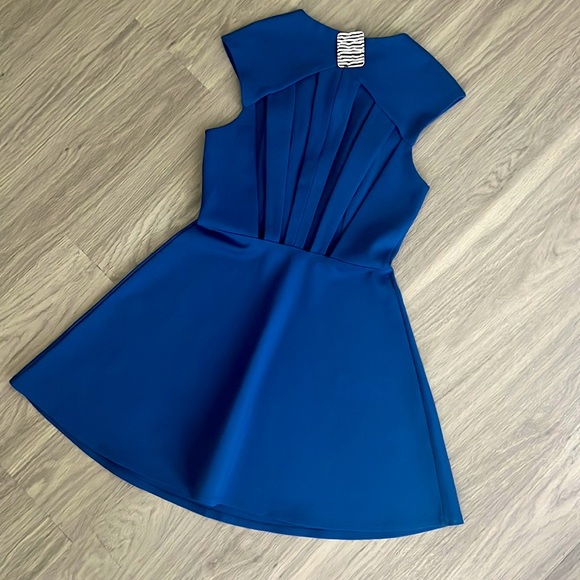 NWT SILENCE + NOISE Cut Out Back A-Line Dress - Picture 2 of 4